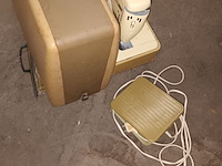 Lot 157 - naaimachine bernina - afbeelding 3 van  4