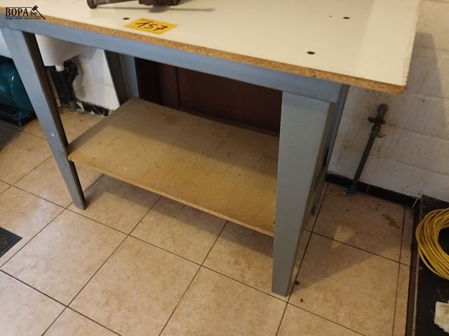 Lot 157 - werkbank met bankschroef - afbeelding 3 van  3