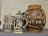 Lot 158 - duitse bierpullen 2 stuks, houten vat en rodenboch bierpot - afbeelding 1 van  3