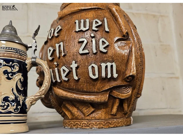Lot 158 - duitse bierpullen 2 stuks, houten vat en rodenboch bierpot - afbeelding 2 van  3