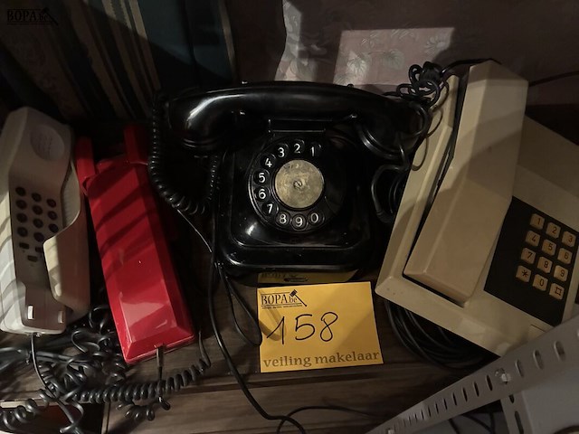 Lot 158 - oude telefoons, 4 stuks - afbeelding 1 van  4