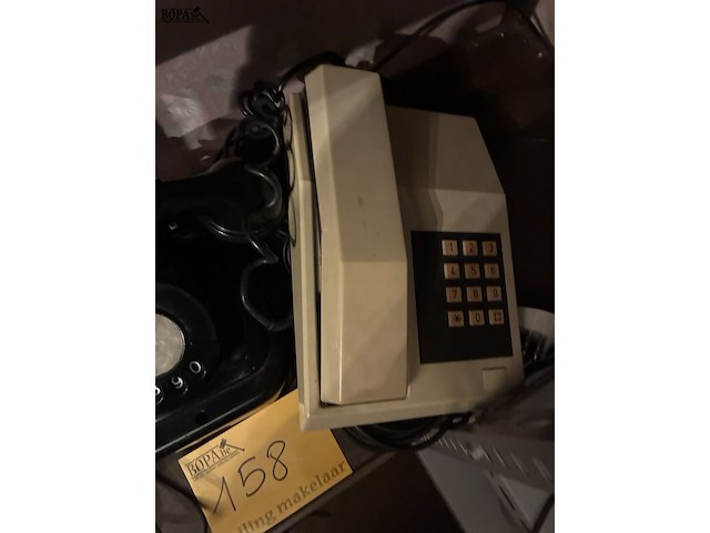 Lot 158 - oude telefoons, 4 stuks - afbeelding 4 van  4