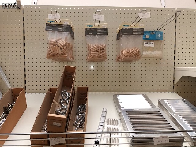 Lot 158 - raam- en deurbeslag, musketons, roosters - afbeelding 2 van  8