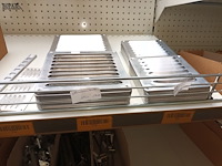 Lot 158 - raam- en deurbeslag, musketons, roosters - afbeelding 3 van  8