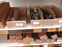 Lot 158 - raam- en deurbeslag, musketons, roosters - afbeelding 4 van  8