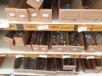 Lot 158 - raam- en deurbeslag, musketons, roosters - afbeelding 6 van  8