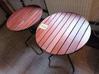 Lot 158 - ronde terrastafel. 2 stuks - afbeelding 1 van  3