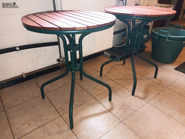 Lot 158 - ronde terrastafel. 2 stuks - afbeelding 3 van  3