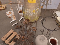 Lot 158 - tuindecoratie. 9 stuks - afbeelding 1 van  4