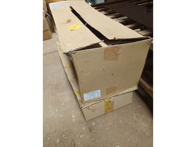 Lot 158 - zelfklevende tengelband. 2 dozen - afbeelding 2 van  4