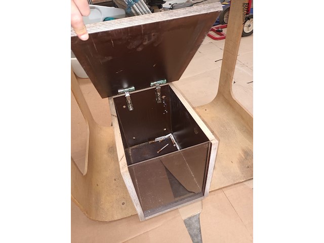 Lot 159 - brievenbus en winkeldisplay - afbeelding 3 van  3