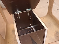 Lot 159 - brievenbus en winkeldisplay - afbeelding 3 van  3