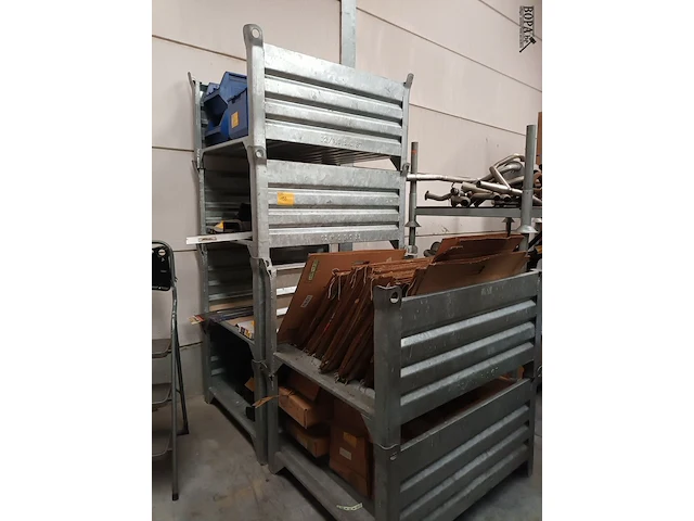 Lot 159 - gegalvaniseerde stapelbak. 8 stuks - afbeelding 1 van  4
