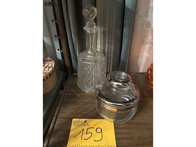 Lot 159 - glazen karaf met potje, 2 stuks - afbeelding 1 van  1