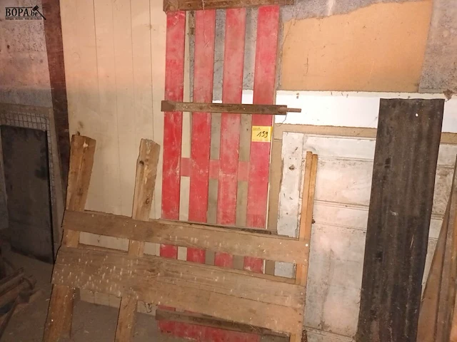 Lot 159 - lot hout - afbeelding 1 van  4