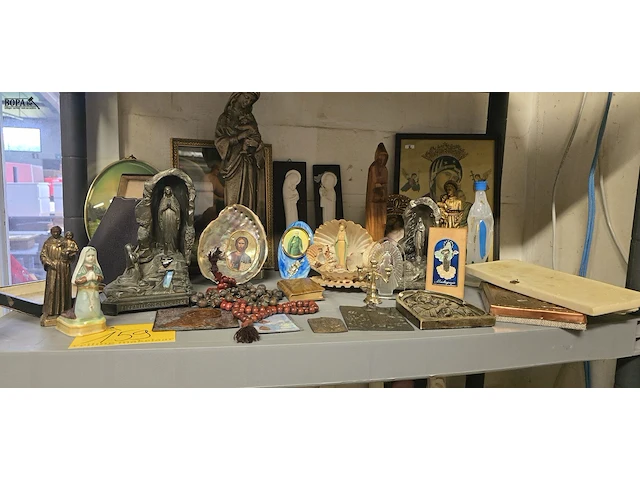Lot 159 - lot religie, beelden, kaders, bijbel, souveniers...ong 29 st - afbeelding 1 van  6
