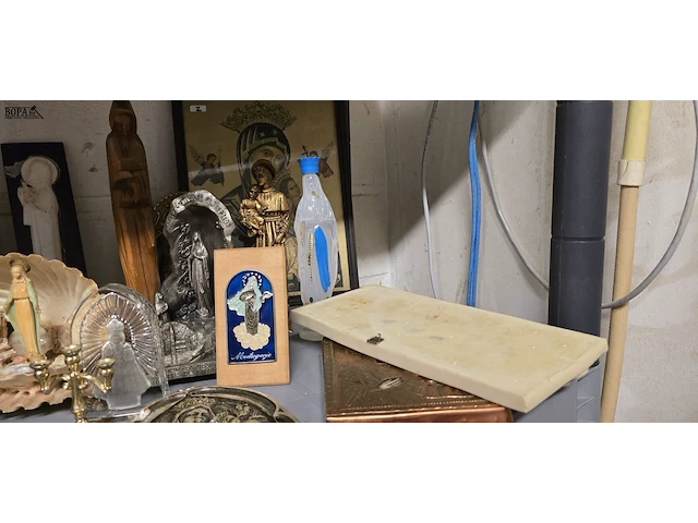 Lot 159 - lot religie, beelden, kaders, bijbel, souveniers...ong 29 st - afbeelding 2 van  6