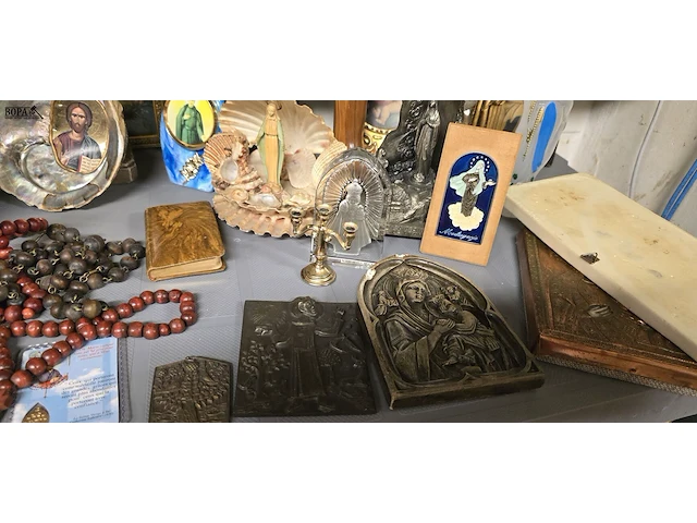 Lot 159 - lot religie, beelden, kaders, bijbel, souveniers...ong 29 st - afbeelding 4 van  6