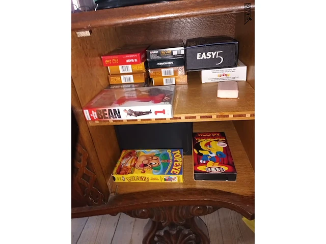 Lot 159 - video- en muziekcassettes. inhoud kast - afbeelding 2 van  3