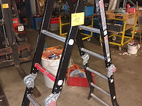 Lot 159 - vouwladder - afbeelding 1 van  2