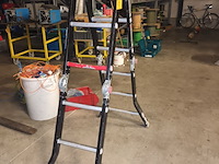 Lot 159 - vouwladder - afbeelding 2 van  2