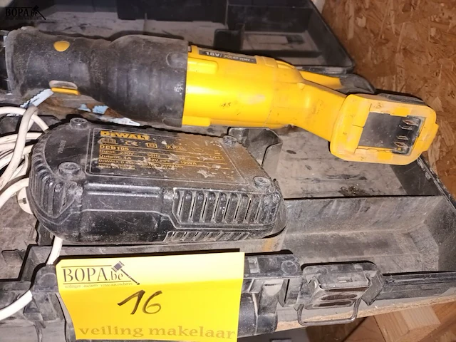 Lot 16 - accu reciprozaag dewalt - afbeelding 4 van  4