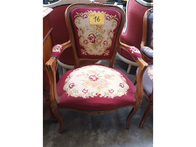 Lot 16 - armstoel louis xv - afbeelding 1 van  5