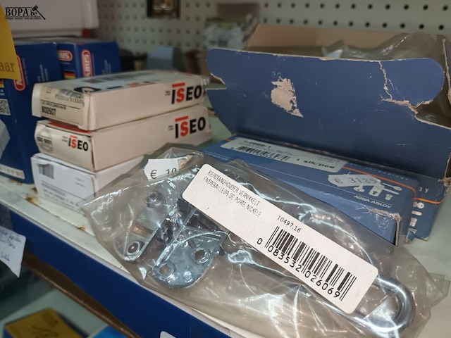 Lot 16 - dievenklauwen en sloten. 28 stuks - afbeelding 2 van  4