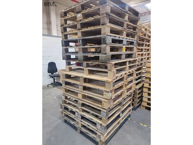Lot 16 - diverse houten palletten - 64 stuks - afbeelding 1 van  3