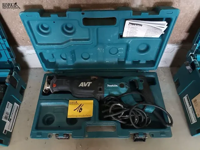 Lot 16 - elektrische reciprozaag makita in koffer - afbeelding 1 van  4