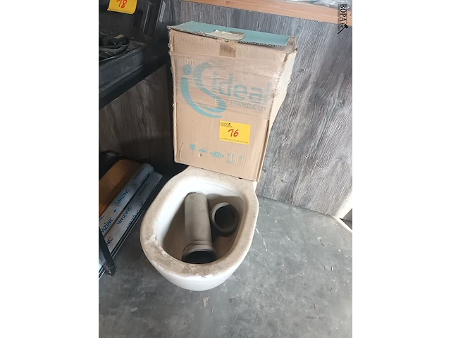 Lot 16 - hangtoilet met spoelbak - afbeelding 1 van  4