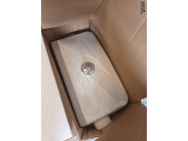 Lot 16 - hangtoilet met spoelbak - afbeelding 3 van  4