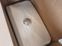 Lot 16 - hangtoilet met spoelbak - afbeelding 3 van  4