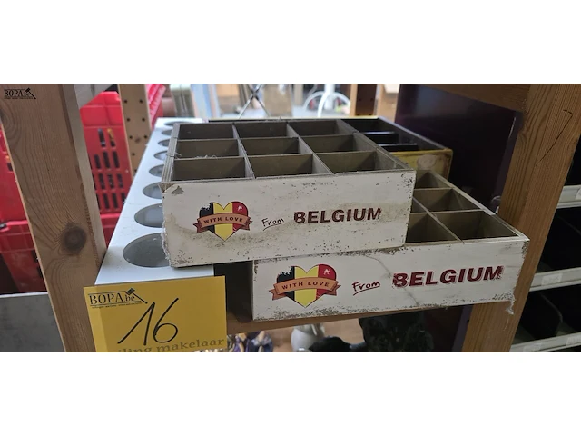 Lot 16 - houten bier bakjes, 4 stuks - afbeelding 1 van  3