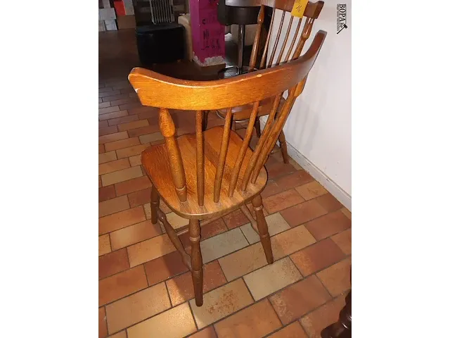 Lot 16 - houten café stoelen. 2 stuks - afbeelding 2 van  2