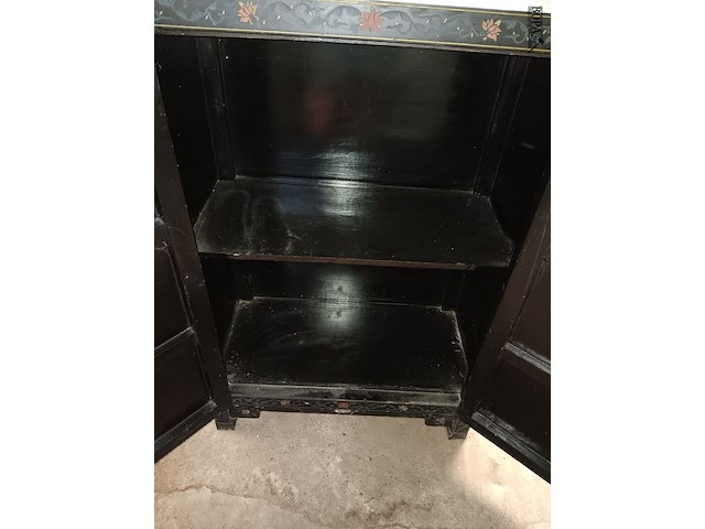 Lot 16 - kastje in chinese stijl - afbeelding 2 van  2