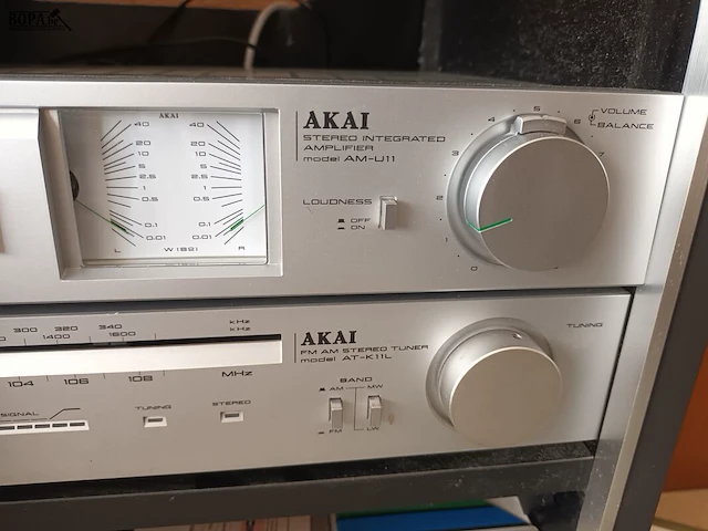 Lot 16 - kastje met muziekinstallatie - afbeelding 3 van  5