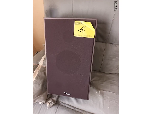 Lot 16 - kastje met muziekinstallatie - afbeelding 5 van  5