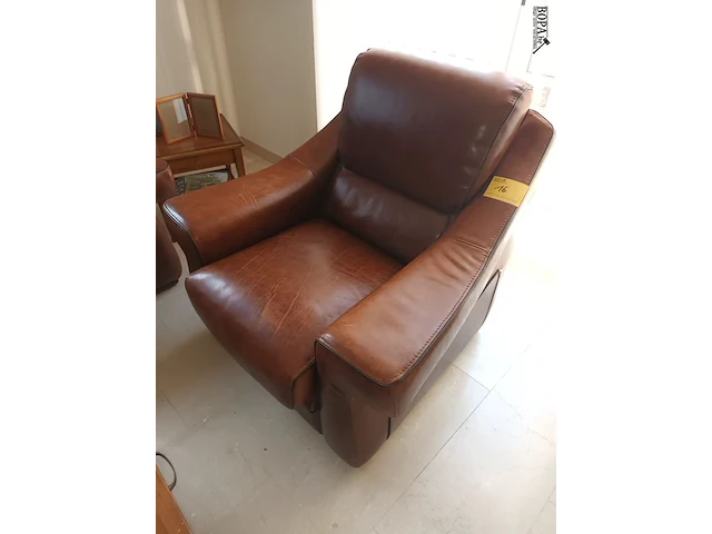 Lot 16 - lederen fauteuil - afbeelding 1 van  5