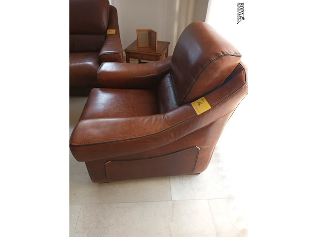 Lot 16 - lederen fauteuil - afbeelding 2 van  5