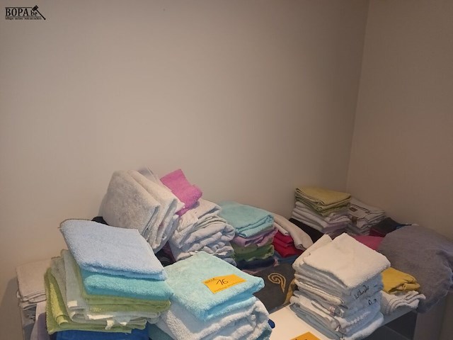 Lot 16 - lot badhanddoeken - afbeelding 2 van  2