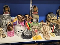 Lot 16 - lot griezel halloween decoratie ong 20 stuks - afbeelding 1 van  5