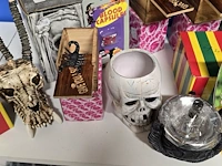 Lot 16 - lot griezel halloween decoratie ong 20 stuks - afbeelding 2 van  5