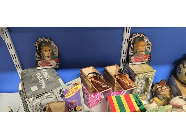 Lot 16 - lot griezel halloween decoratie ong 20 stuks - afbeelding 3 van  5
