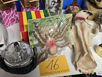 Lot 16 - lot griezel halloween decoratie ong 20 stuks - afbeelding 4 van  5