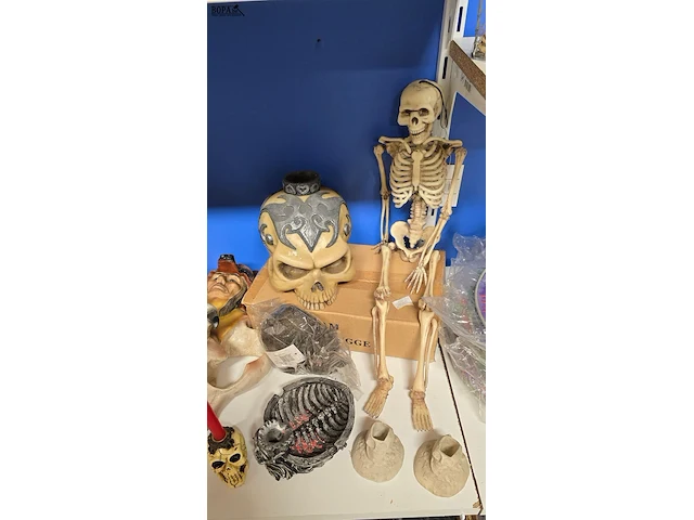 Lot 16 - lot griezel halloween decoratie ong 20 stuks - afbeelding 5 van  5