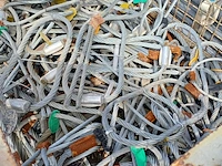Lot 16 - metalen kooi met hijskabels - afbeelding 3 van  4