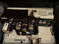 Lot 16 - naaimachine bernina met bijhorende koffer - afbeelding 2 van  4
