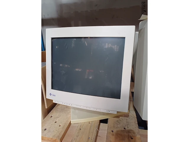 Lot 16 - retro computerschermen - 2 stuks - afbeelding 3 van  5