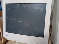 Lot 16 - retro computerschermen - 2 stuks - afbeelding 3 van  5